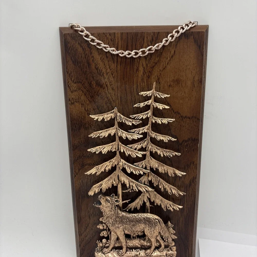 A &M Canada Vintage Hanging Good Tone Wall Plaque Wolf And Pine Tree